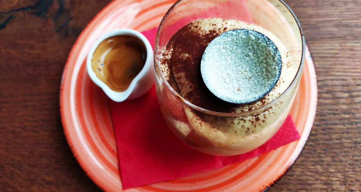 Tiramisú con café